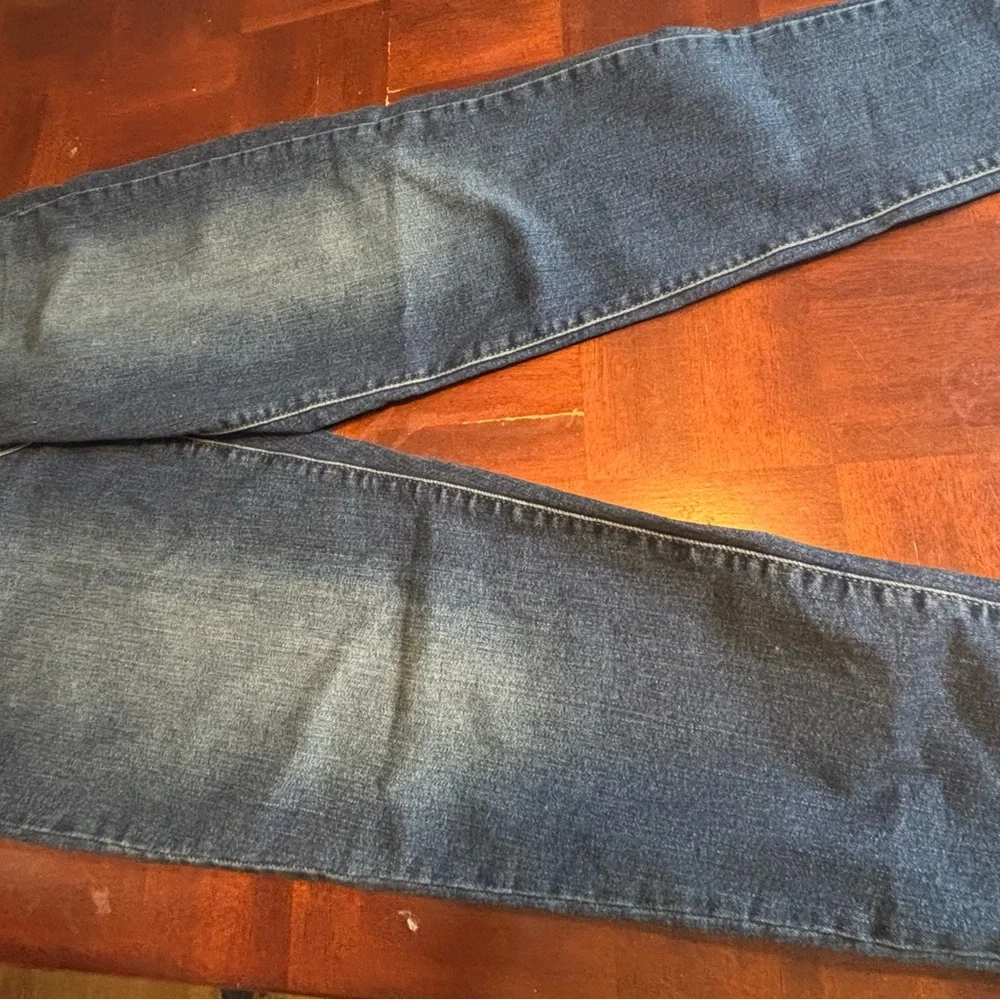 NWT Levi's High Waisted Mom Jeans Mid Wash Blue 28x29 - Picture 4 of 14